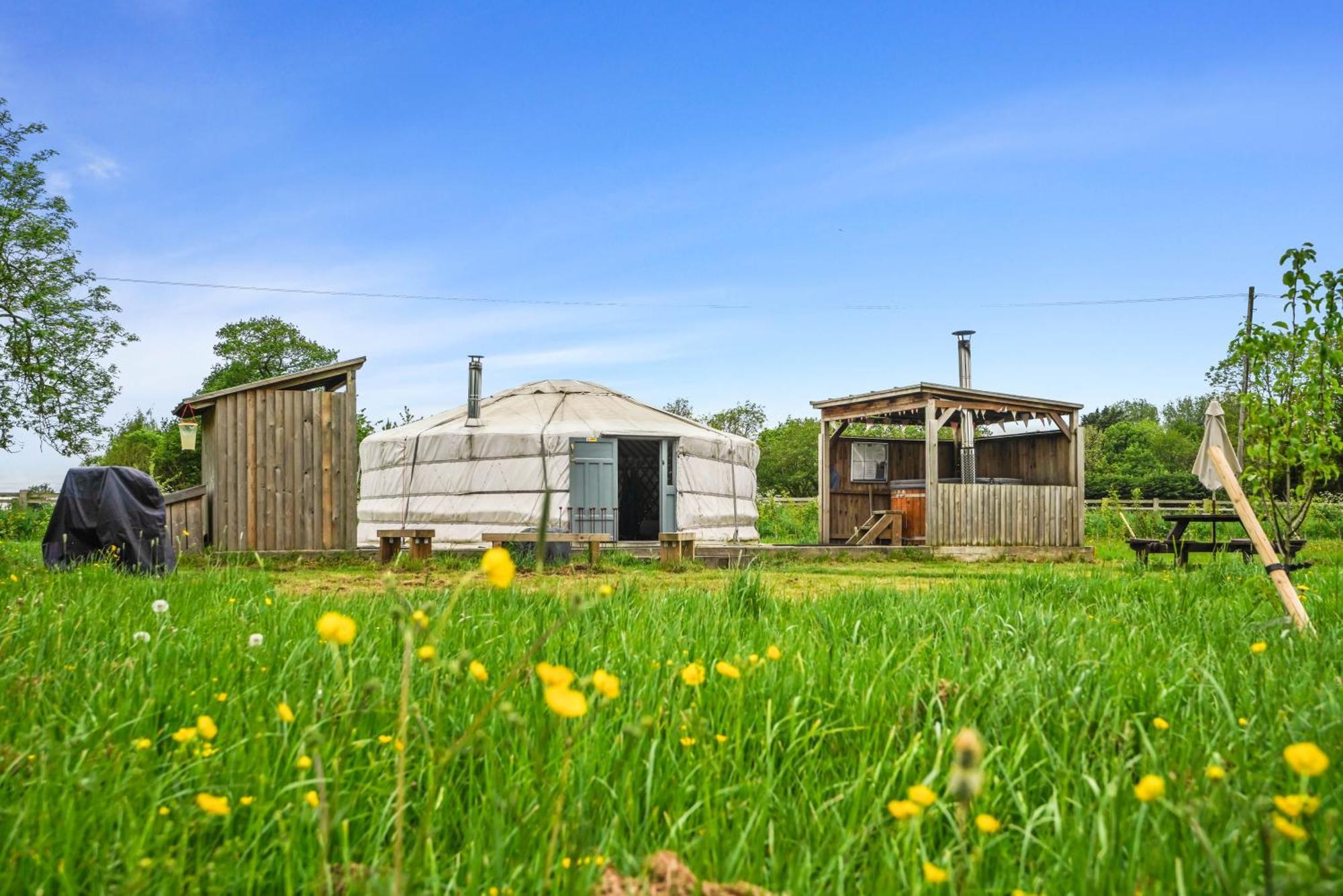 Hotel Glamp And Tipple Ltd à Great Ellingham Extérieur photo