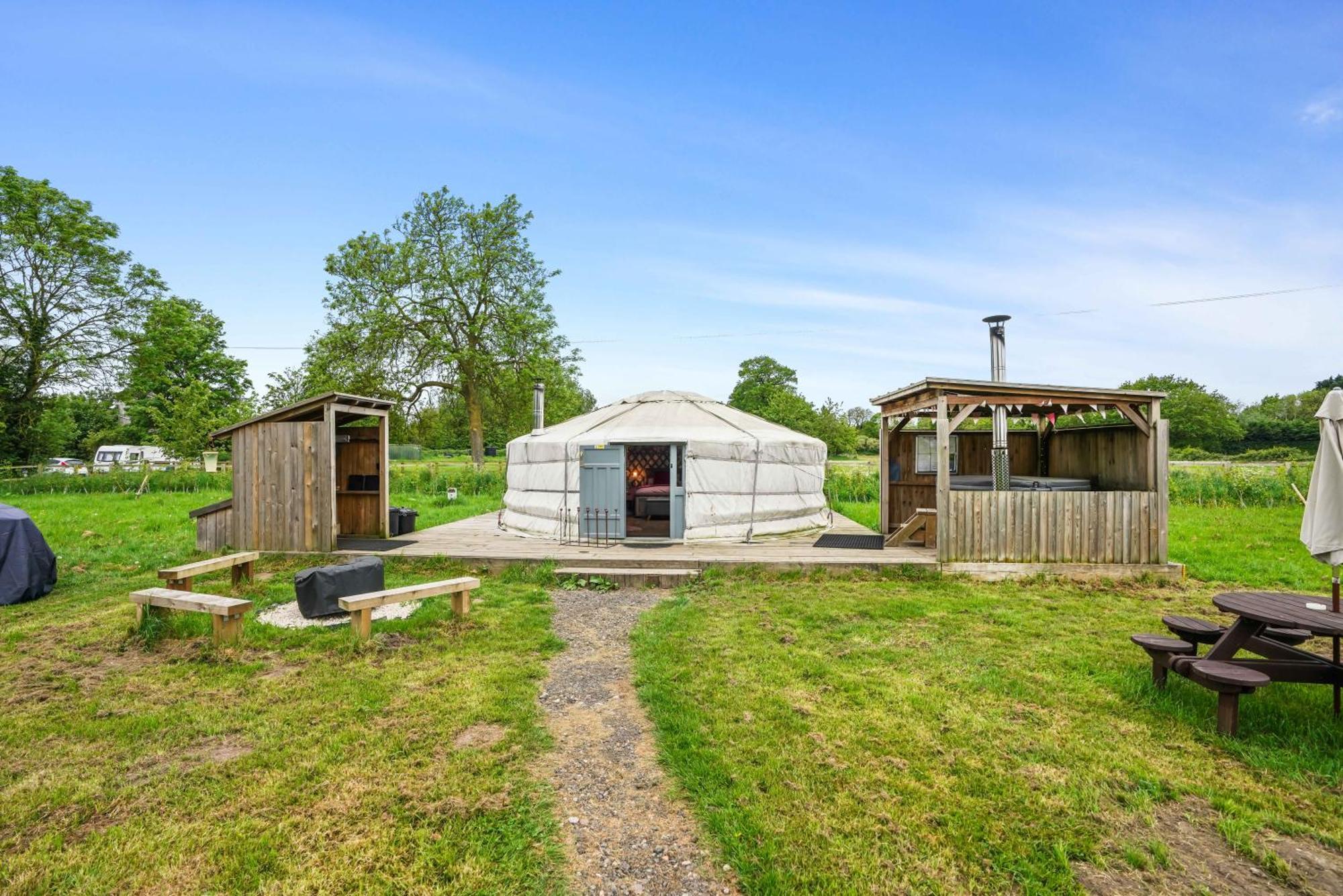 Hotel Glamp And Tipple Ltd à Great Ellingham Extérieur photo