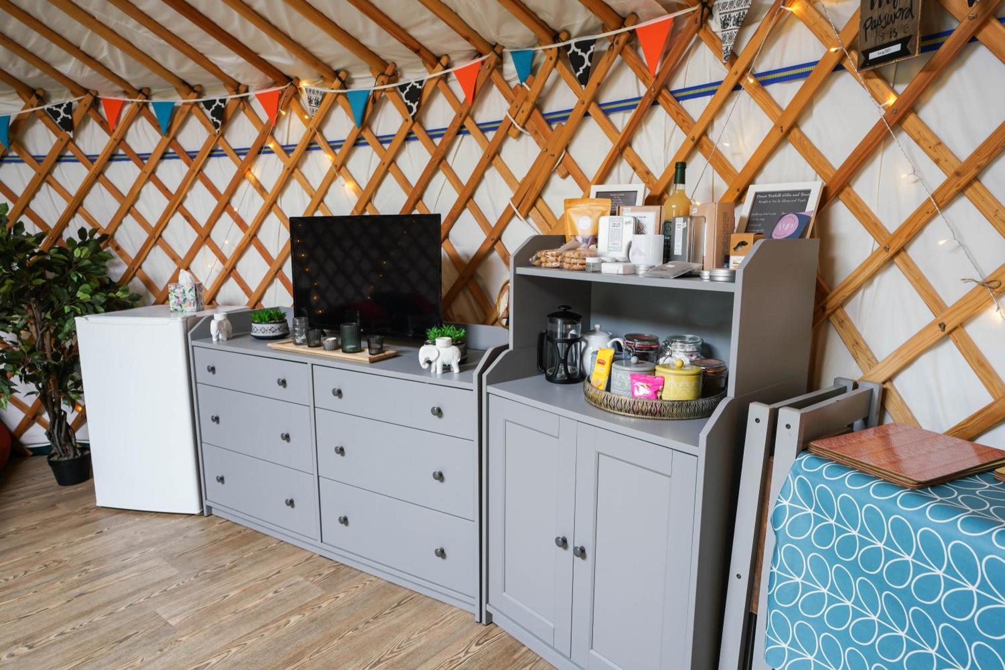 Hotel Glamp And Tipple Ltd à Great Ellingham Extérieur photo