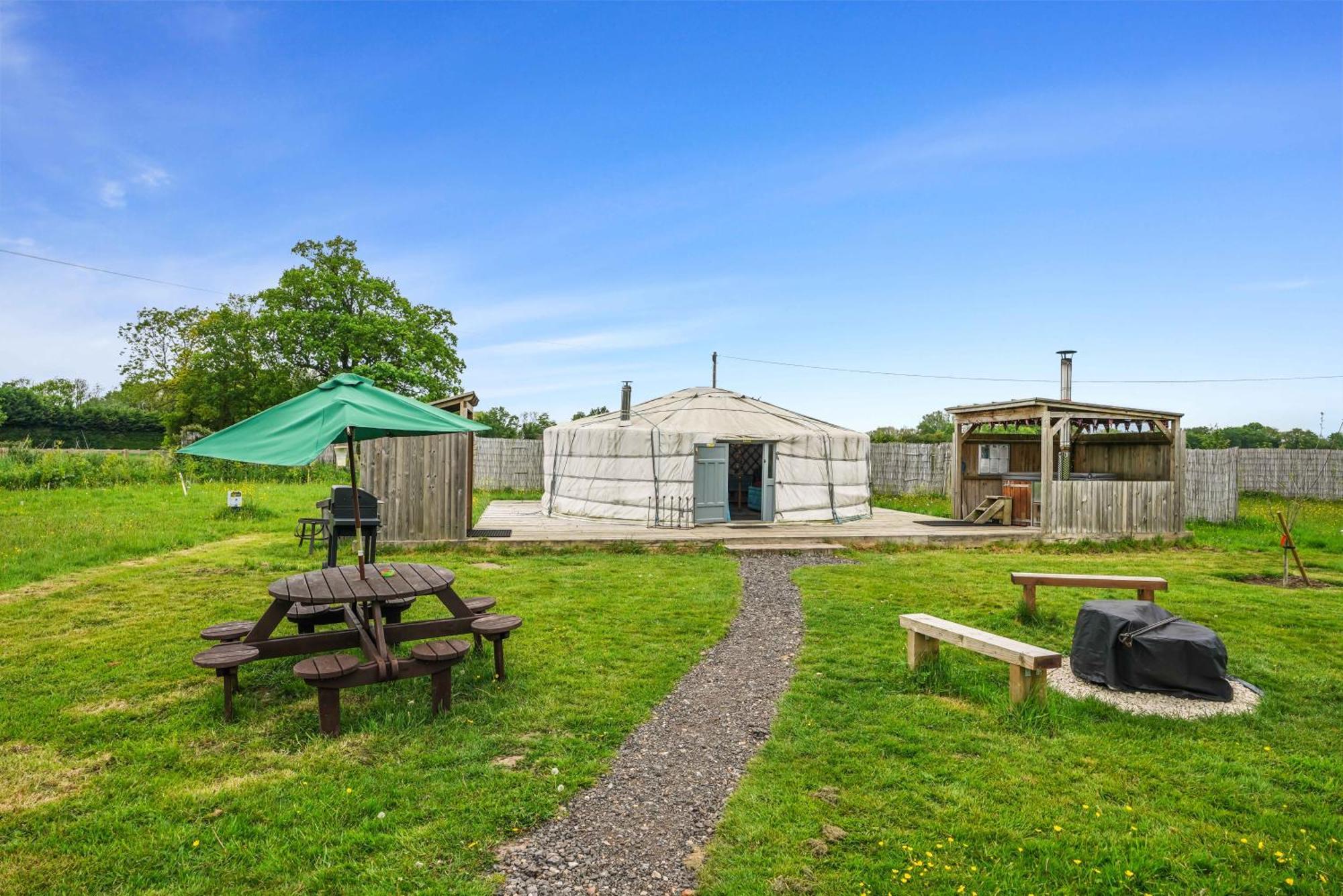 Hotel Glamp And Tipple Ltd à Great Ellingham Extérieur photo