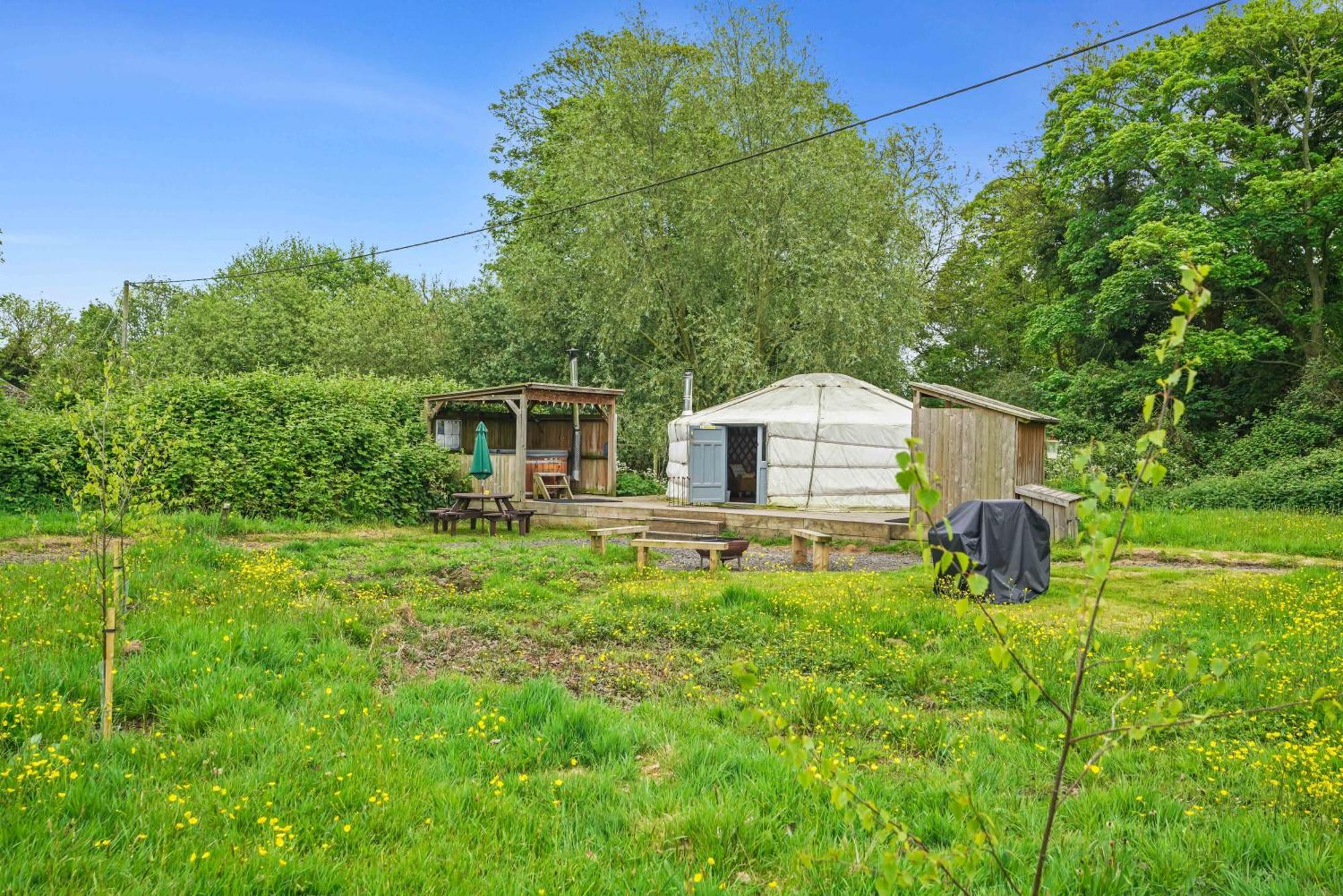 Hotel Glamp And Tipple Ltd à Great Ellingham Extérieur photo