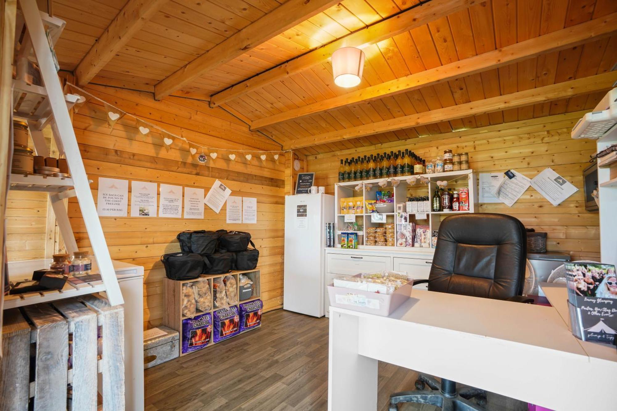 Hotel Glamp And Tipple Ltd à Great Ellingham Extérieur photo