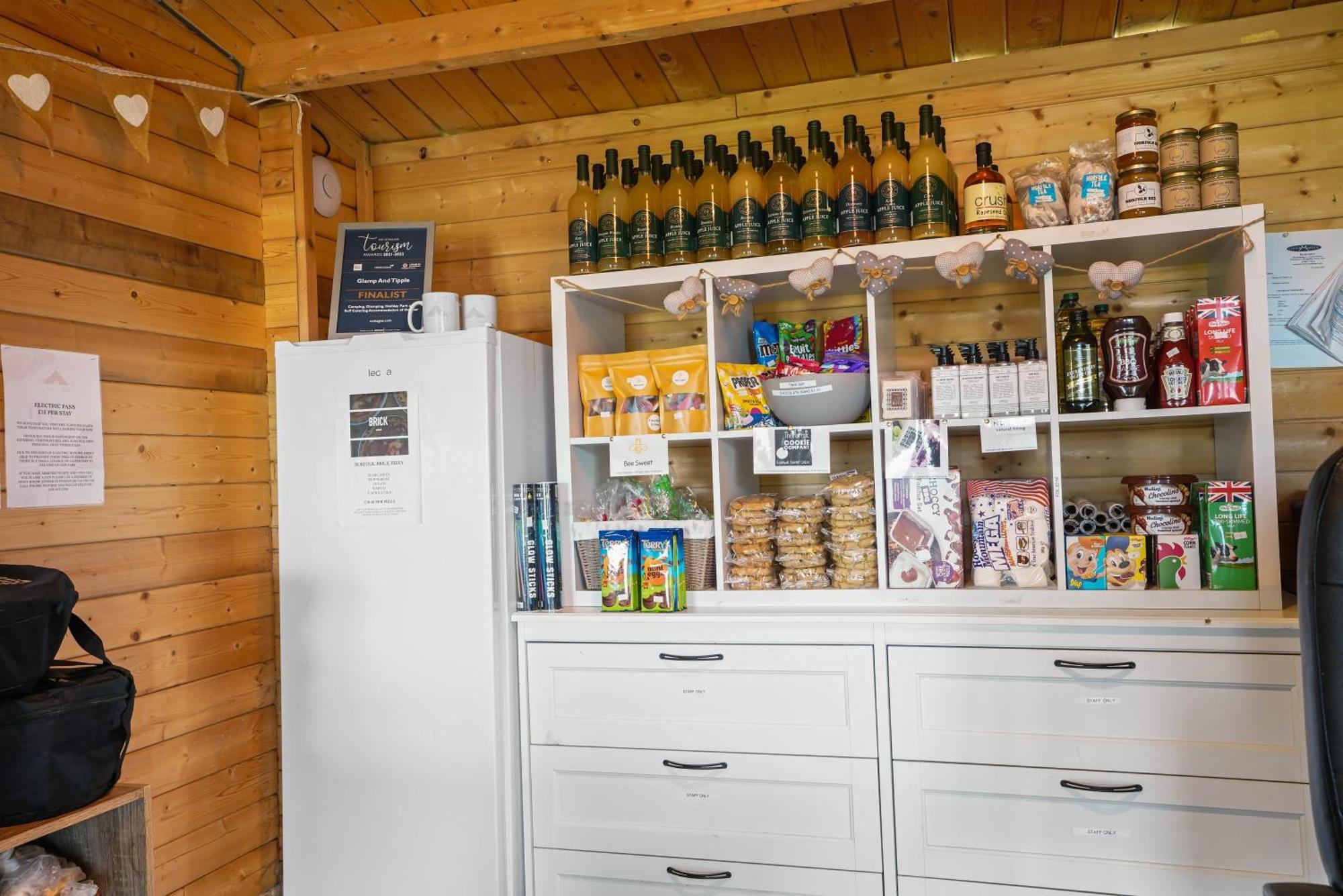 Hotel Glamp And Tipple Ltd à Great Ellingham Extérieur photo