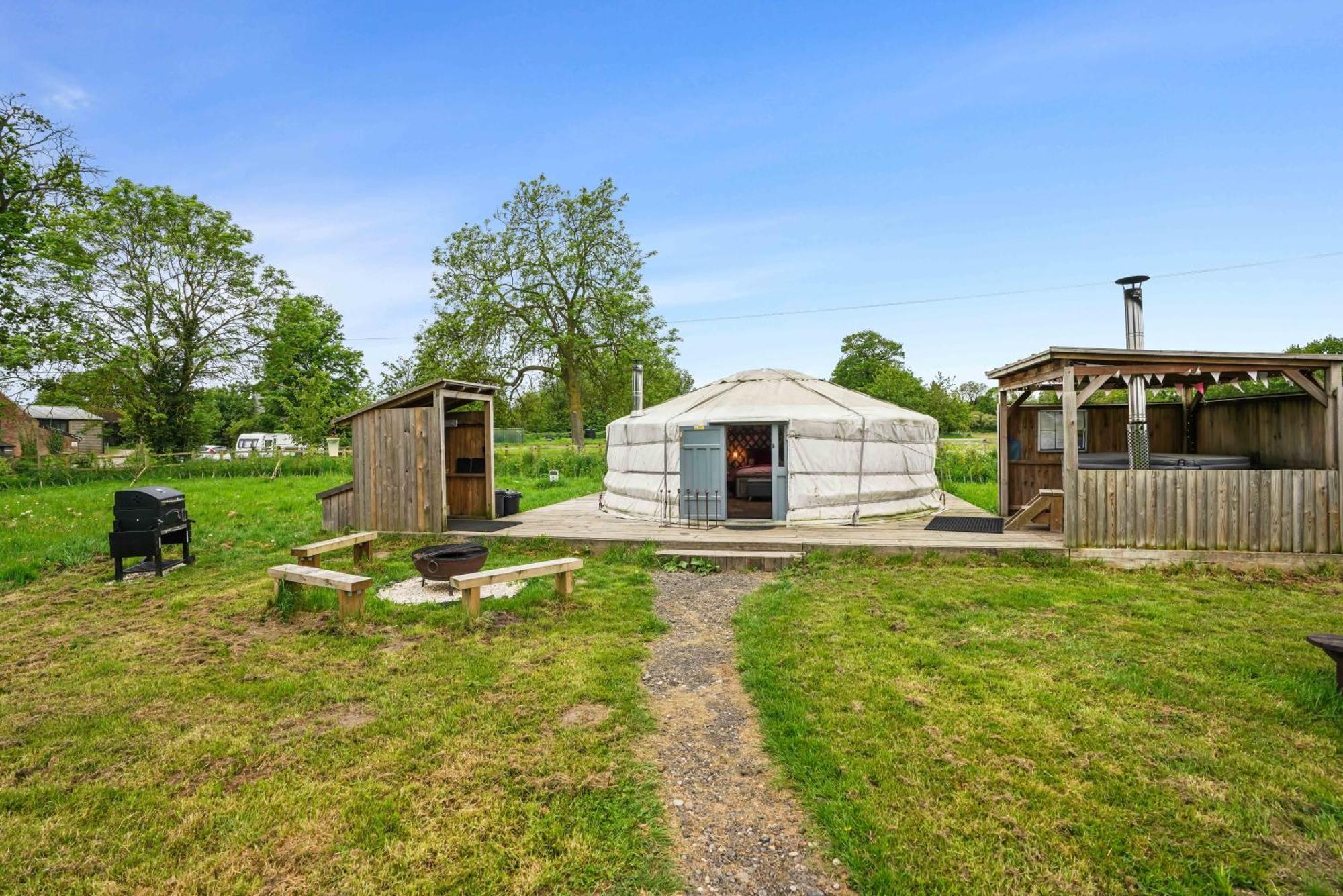 Hotel Glamp And Tipple Ltd à Great Ellingham Extérieur photo