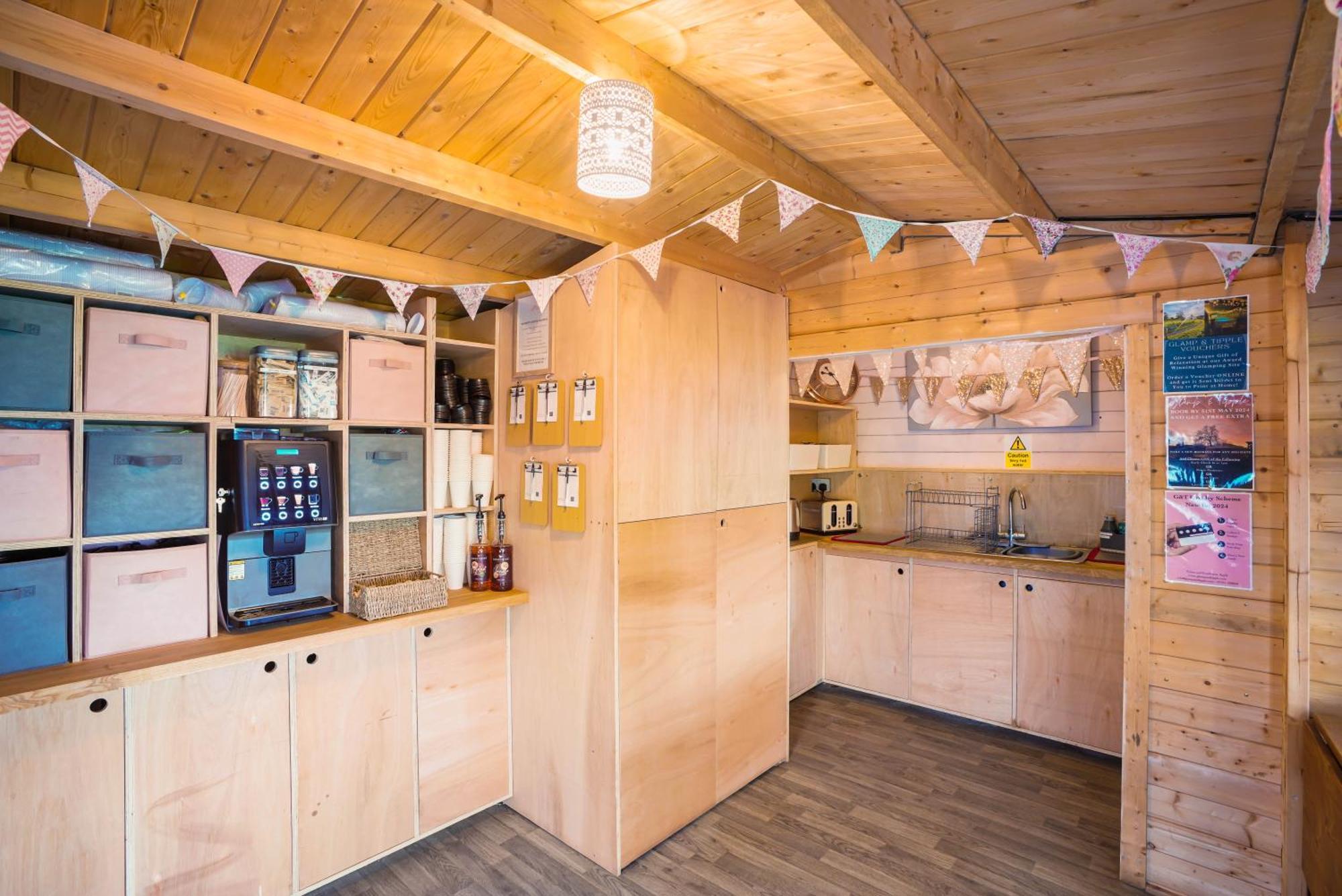 Hotel Glamp And Tipple Ltd à Great Ellingham Extérieur photo